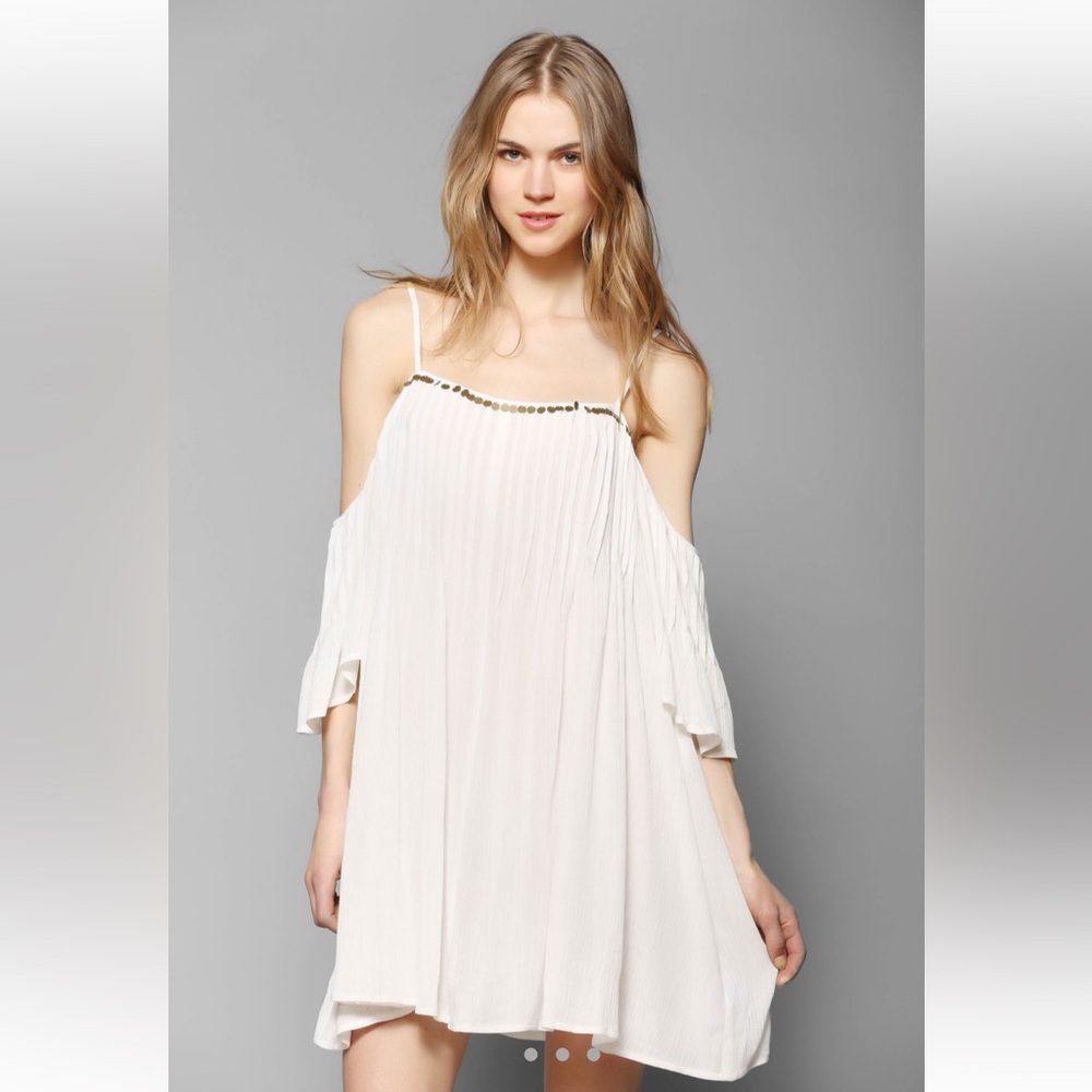 Ecote Crinkle Gauze Off-The-Shoulder Dress in Cream
